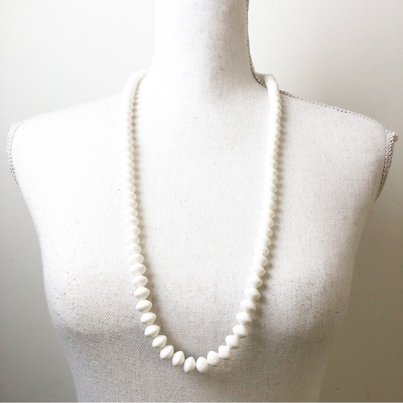 Vintage CROWN TRIFARI White Saucer Beaded Necklace, Mod Basic Long Designer Luci - Picture 14 of 14